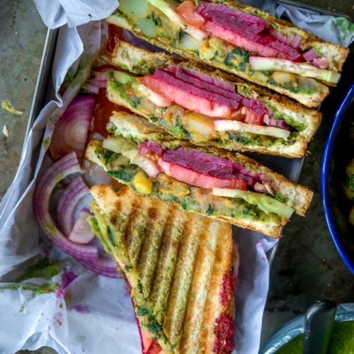 Bombay Sandwich | Vegan Grilled Sandwich slices placed in a tray