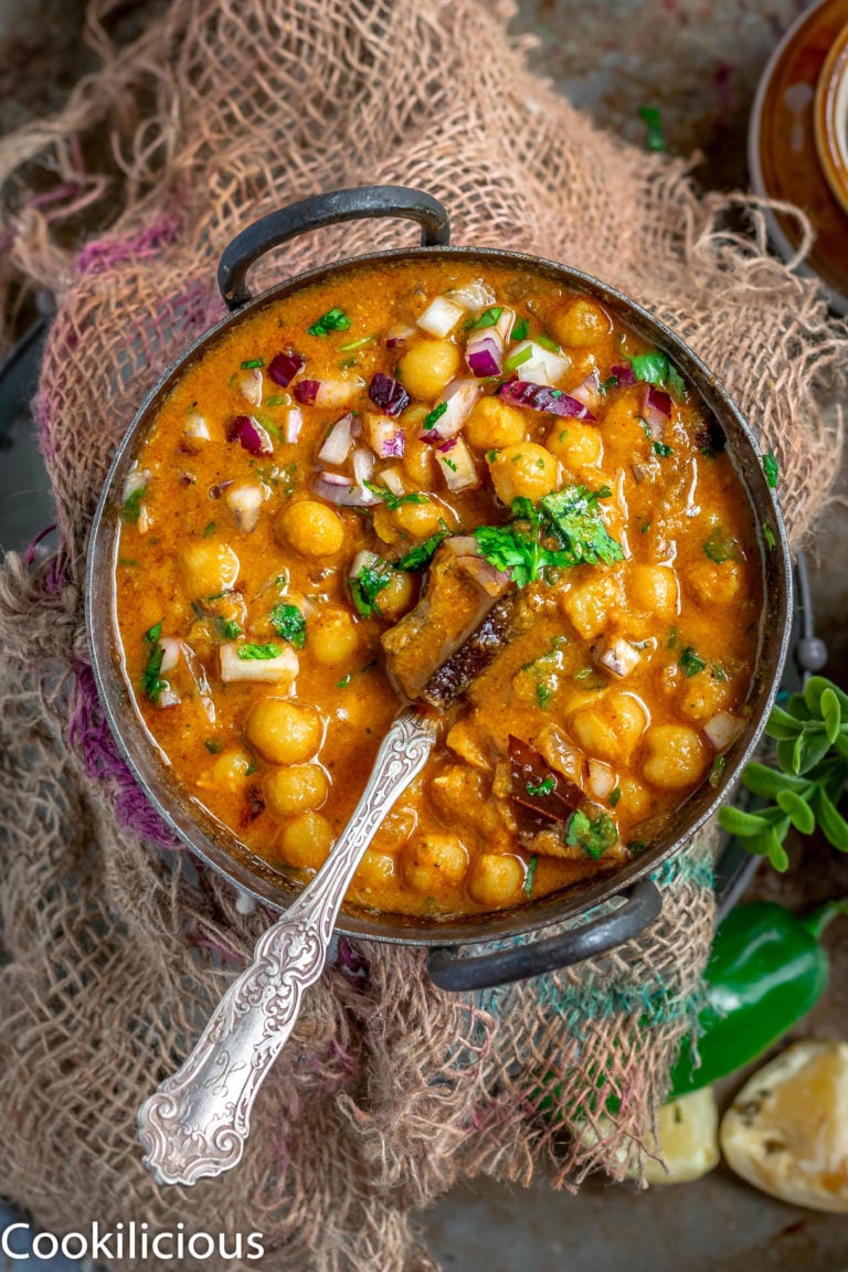 South Indian Chickpeas Curry | Chettinad Kondai Kadalai Kuzhambu