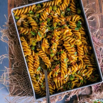 a rectangle tray filled with Indian curry pasta.