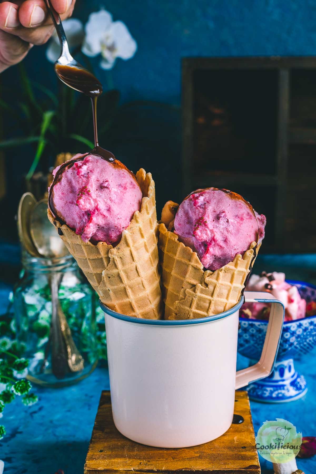 Homemade Chocolate Ice Cream (5 Mins - 5 Ingredients) - Veena Azmanov