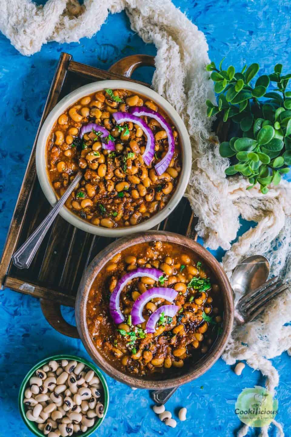 2 bowls filled with Chettinad Black Eyed Peas Curry 