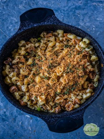 Top view of bread crumbs pasta