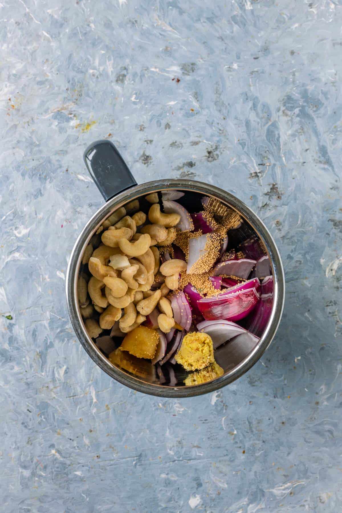 Cashew, ginger, garlic, and onion blended into a smooth aromatic paste.