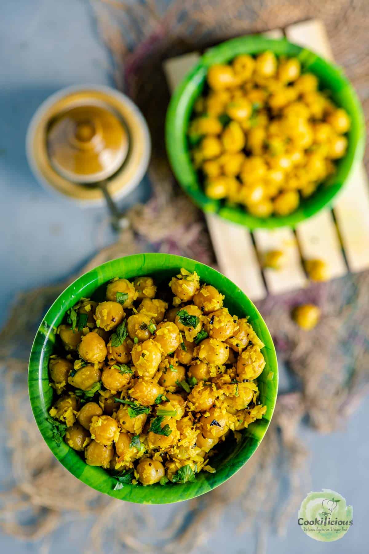 close up view of a bowl of chickpea sundal