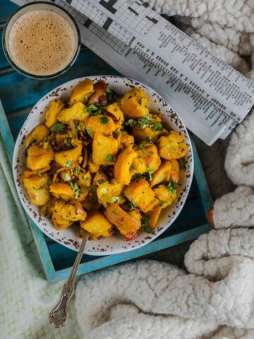 Bread Upma served in a bowl with a spoon in it