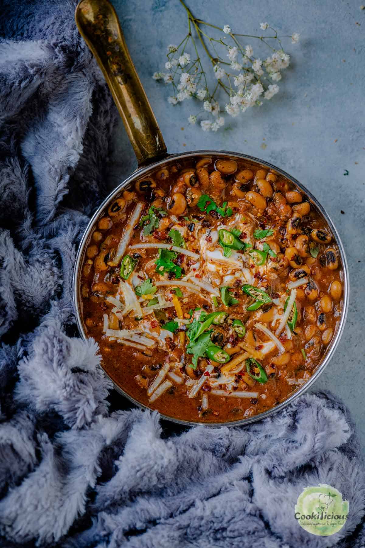 a round platter with Instant Pot Black-Eyed Peas Vegan Chili