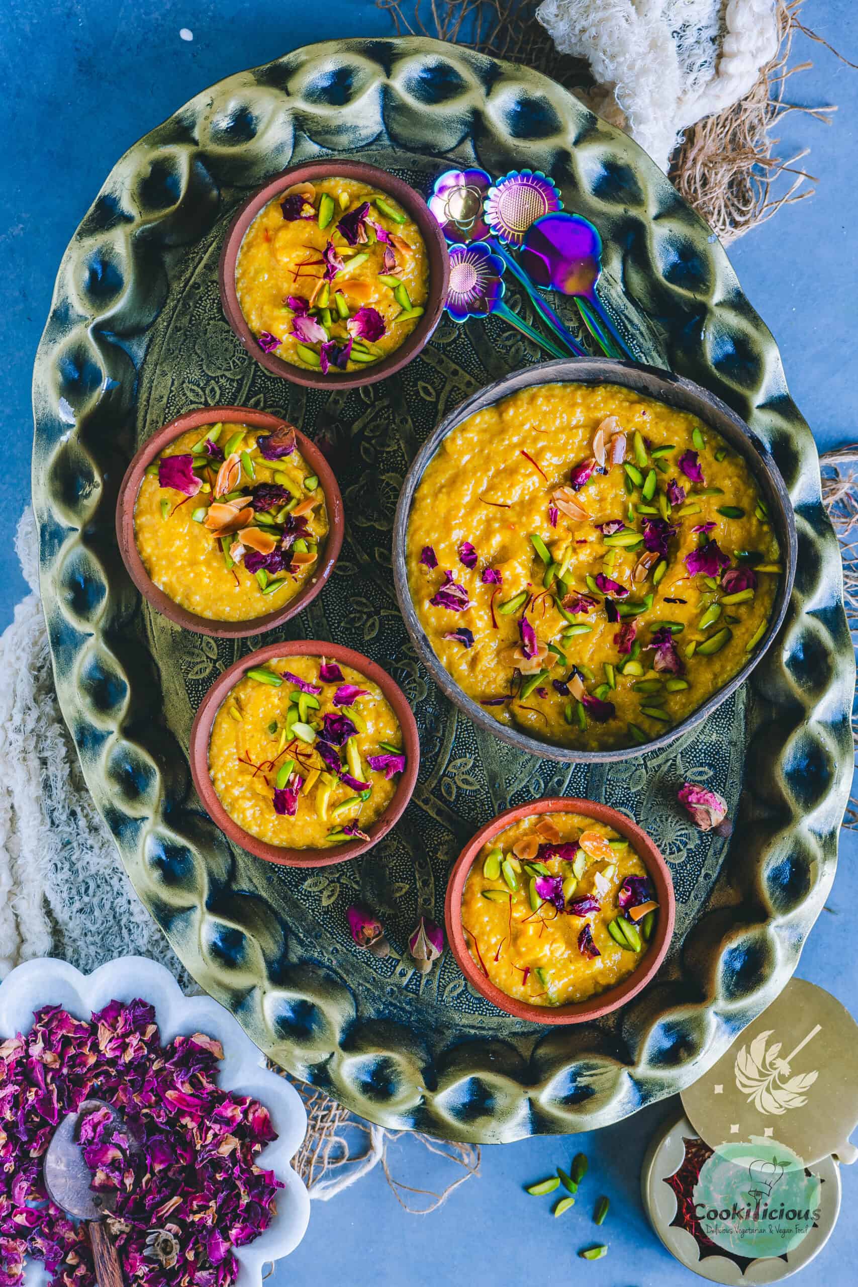 5 bowls of Mango Phirni served in a tray.