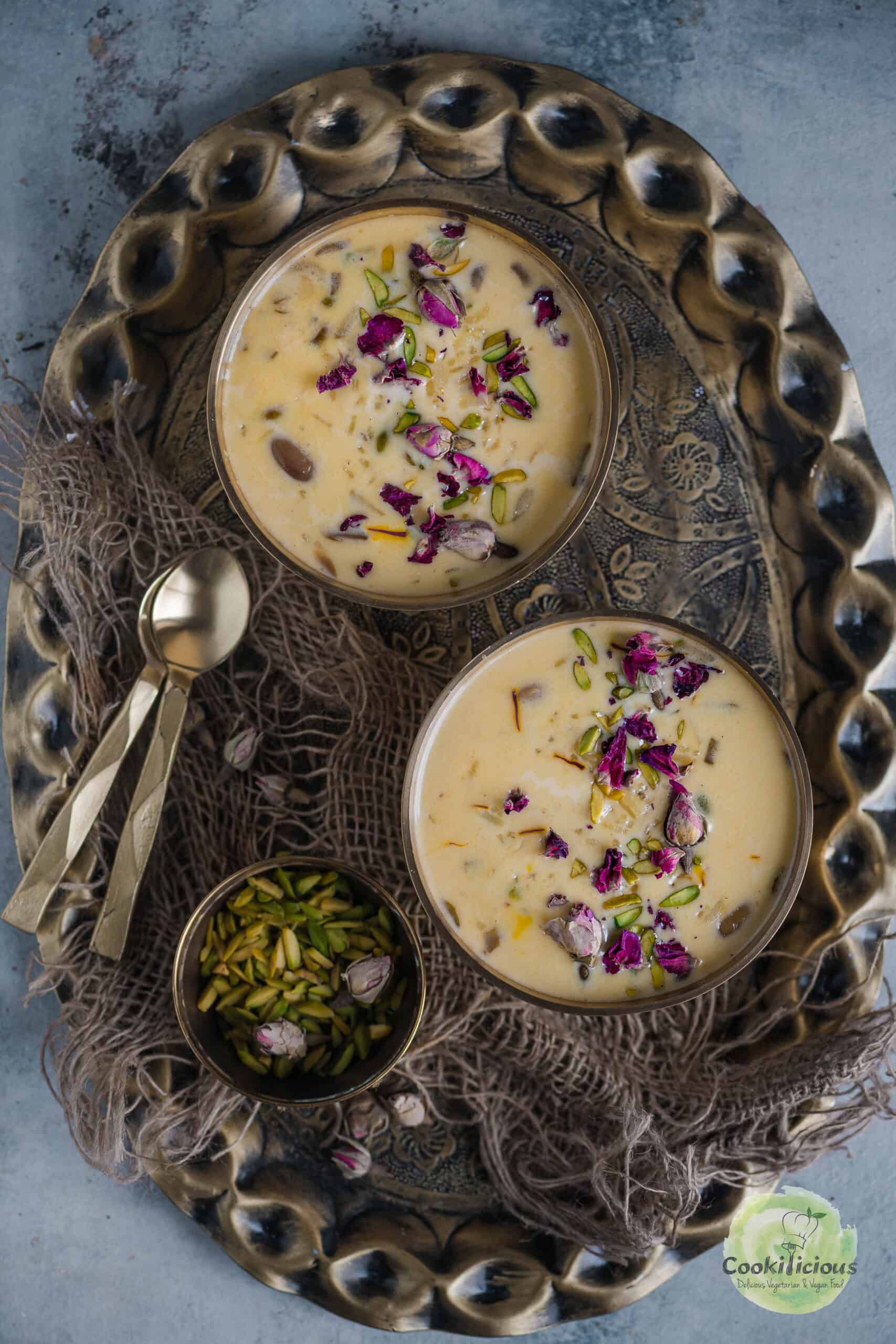 2 bowls of Paal Payasam served in a tray.