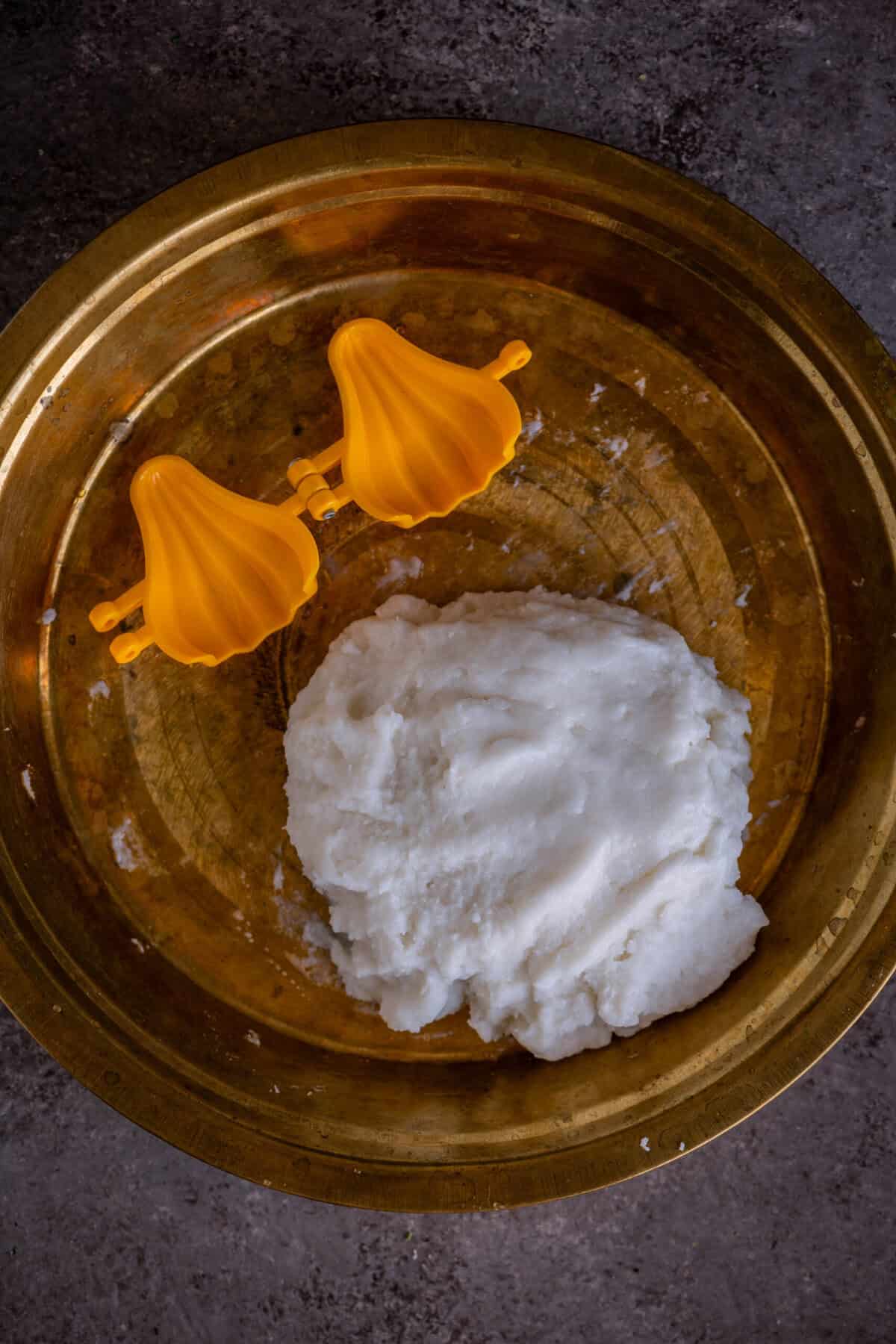 Kneading rice flour dough until smooth and pliable.