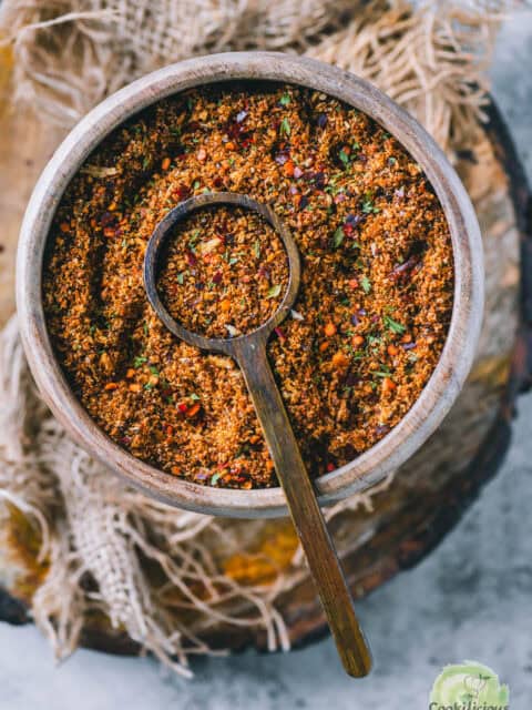 Homemade pangrattato β crispy Italian seasoned breadcrumbs made with stale bread, olive oil, and herbs.