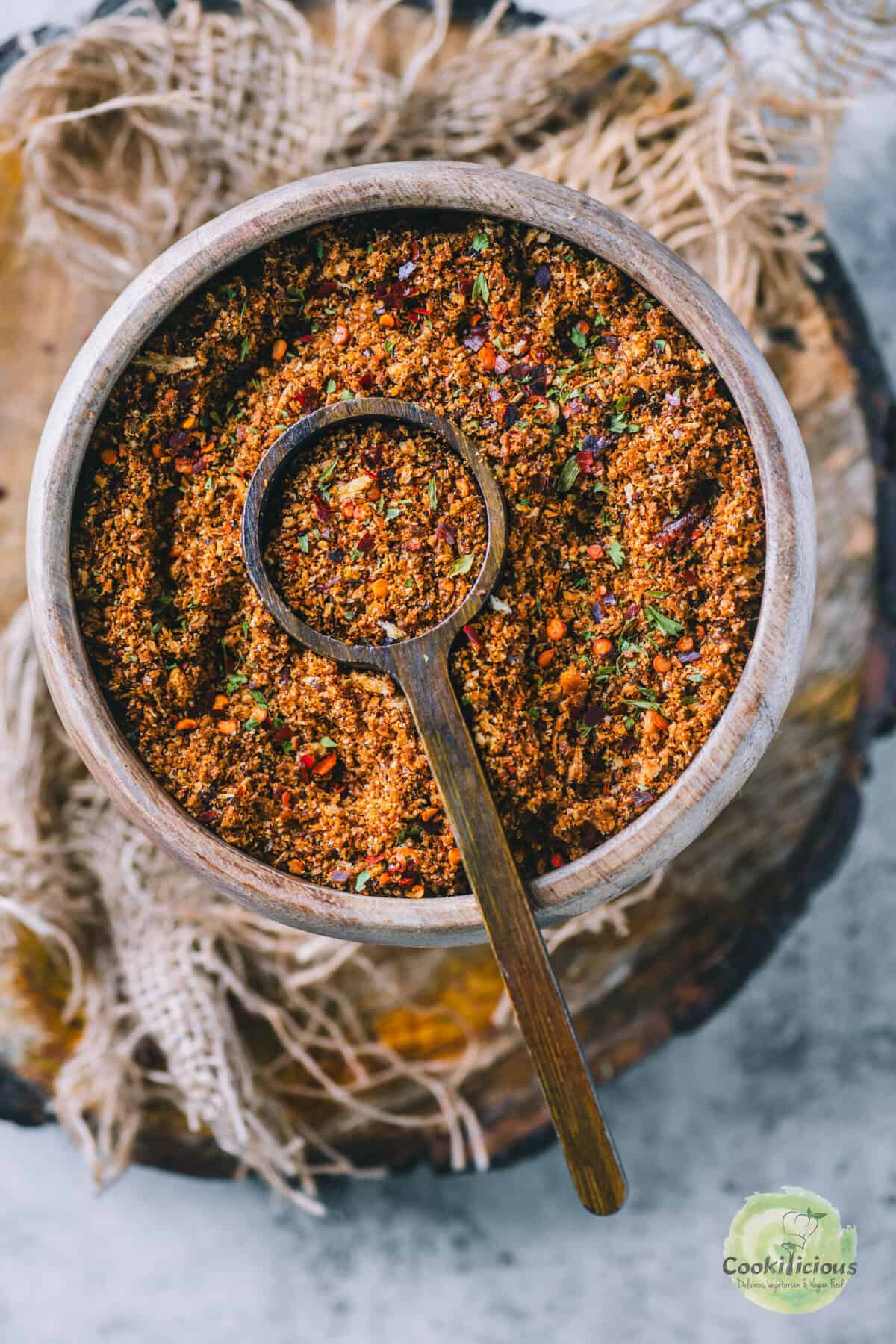Homemade pangrattato – crispy Italian seasoned breadcrumbs made with stale bread, olive oil, and herbs.
