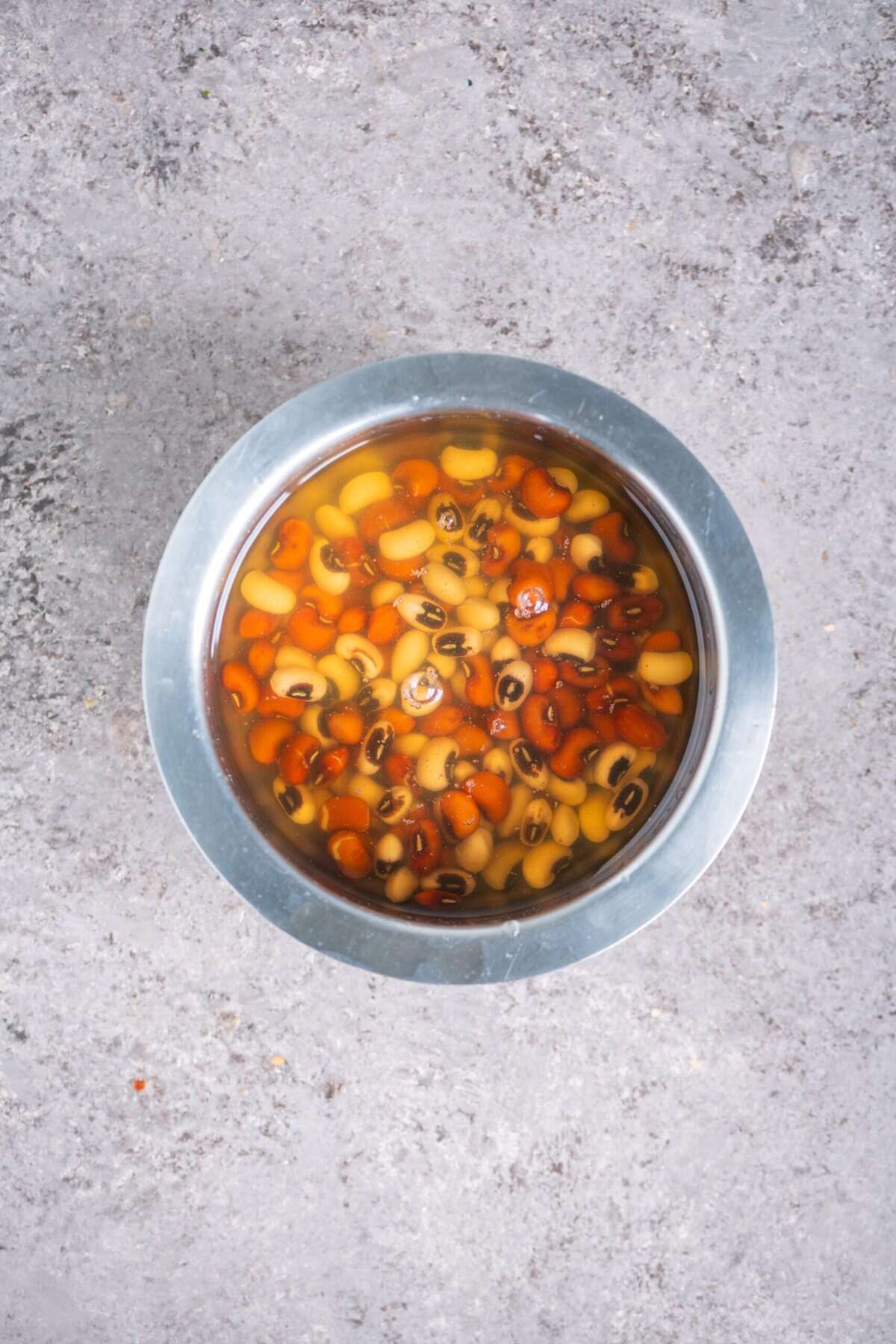 Black-eyed peas and kidney beans soaking in water overnight for Poricha Kootu.